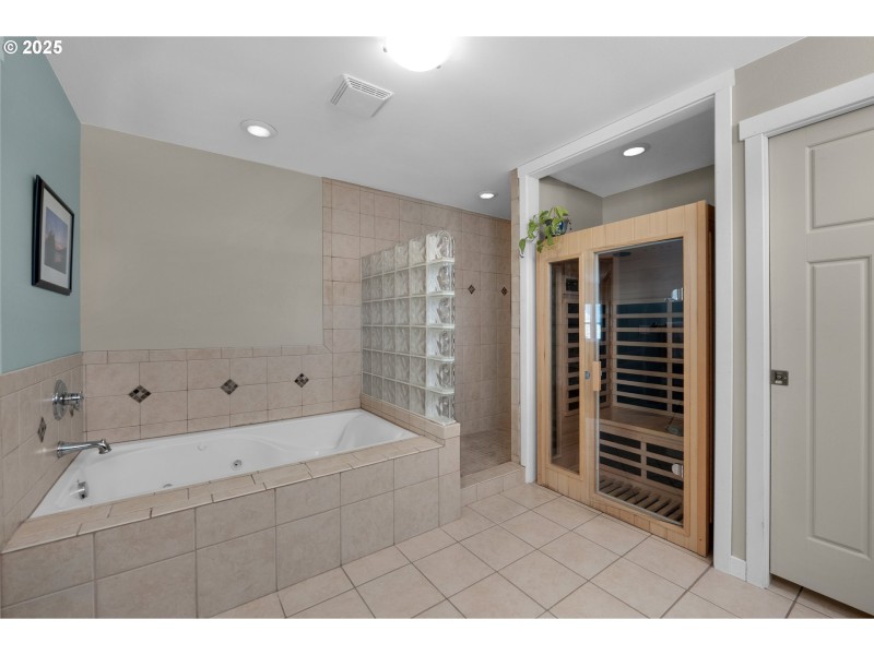 Owner's Suite Bathroom