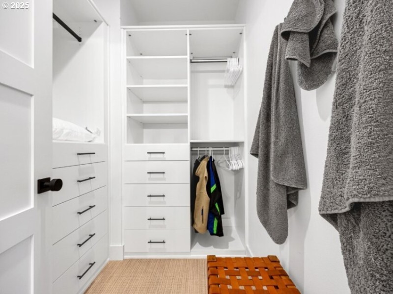 Bedroom, Primary