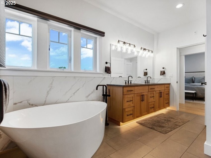 Bathroom, Attached