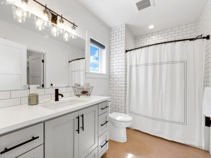 Bathroom, Attached
