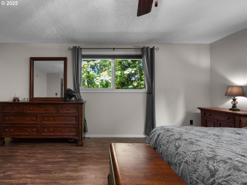 Bedroom, Primary