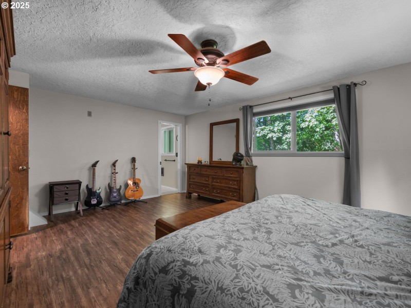 Bedroom, Primary