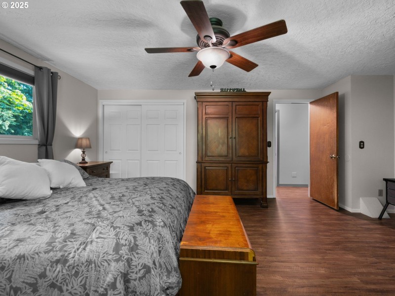 Bedroom, Primary