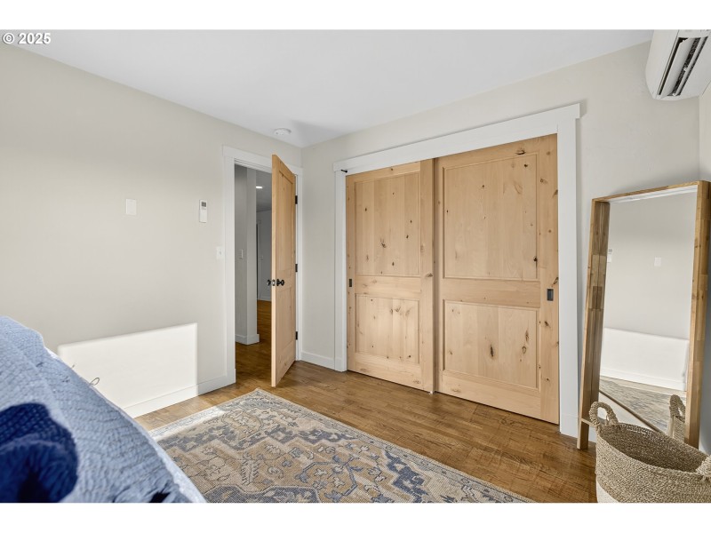 Bedroom, Primary