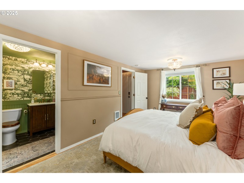 Bedroom, Primary