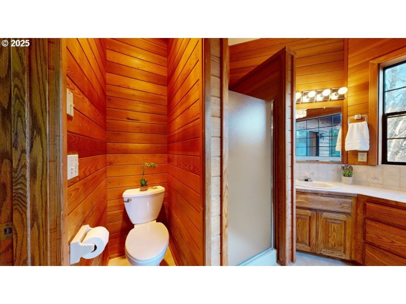 Bathroom, Attached