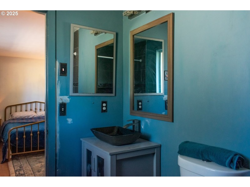 Bathroom, Attached