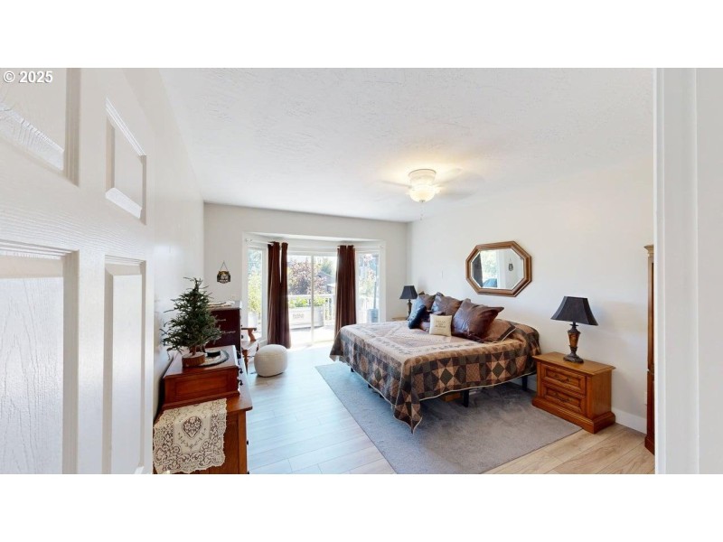 Bedroom, Primary