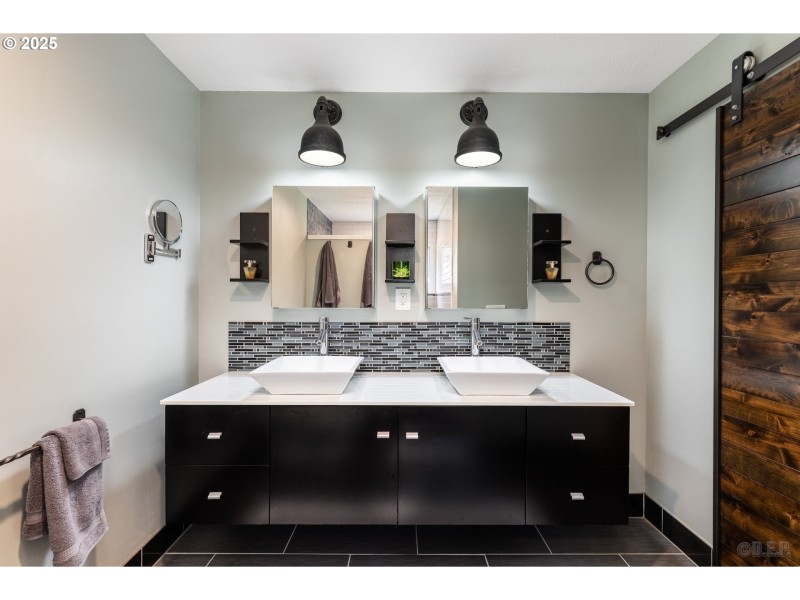 Bathroom, Attached