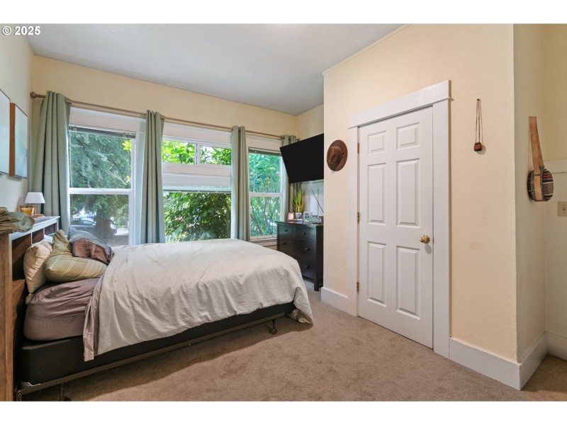 Bedroom, Primary
