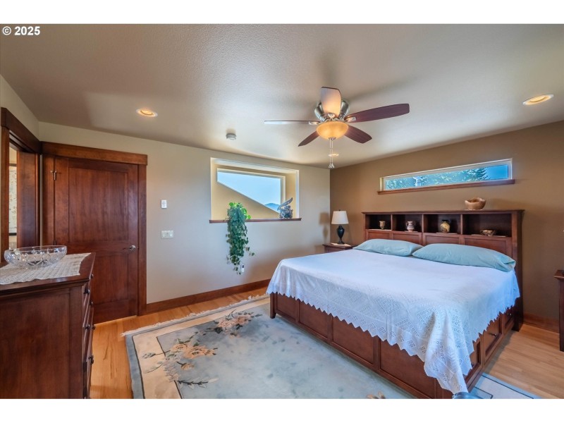 Bedroom, Primary