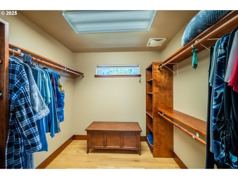 Bedroom, Primary