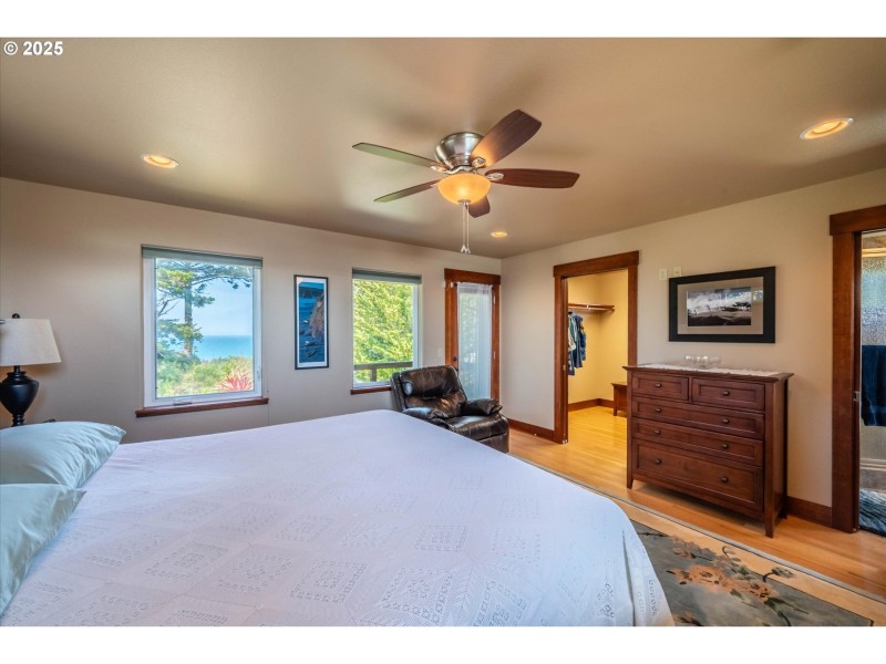 Bedroom, Primary
