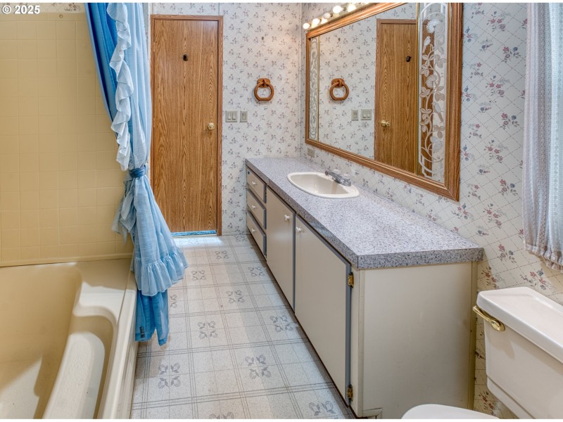 Bathroom, Attached