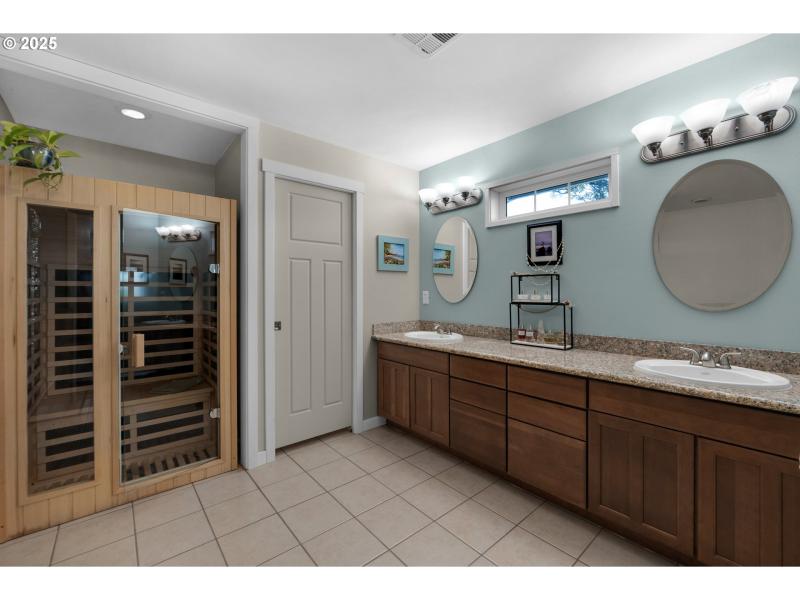 Owner's Suite Bathroom