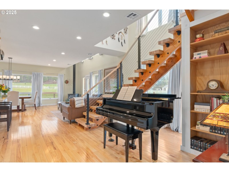 Living Room/Entrance