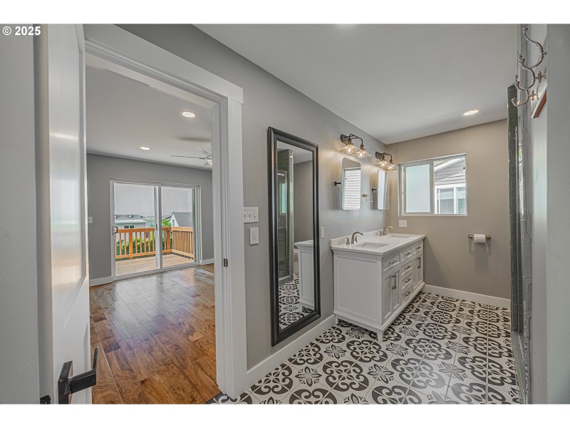 Bathroom, Attached