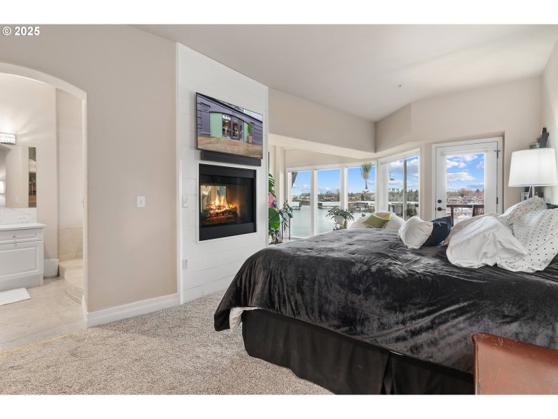 Bedroom, Primary