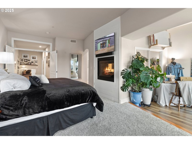 Bedroom, Primary