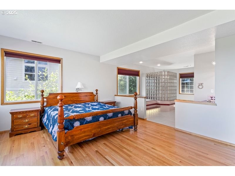 Bedroom, Primary