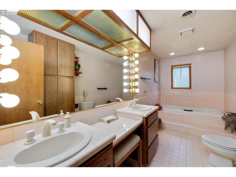 Bathroom, Continental