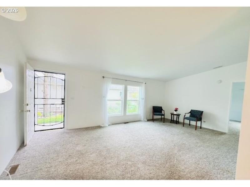 Living Room/Entrance