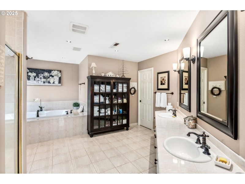 Owner's Suite Bathroom