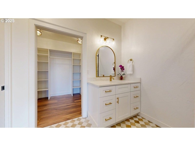 Bathroom, Attached