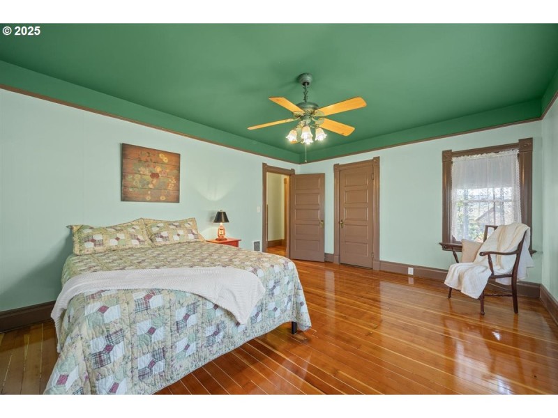 Bedroom, Primary