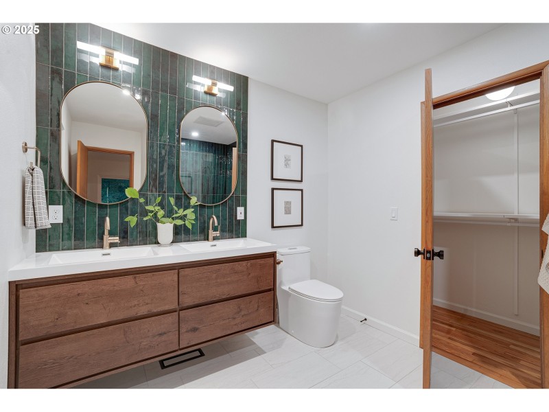 Bathroom, Attached