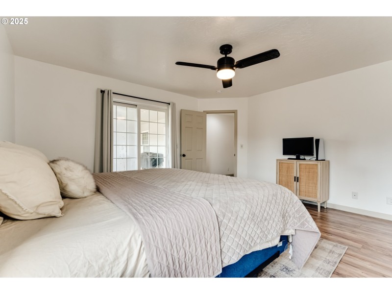 Bedroom, Primary