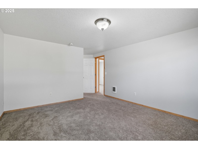 Bedroom, Primary