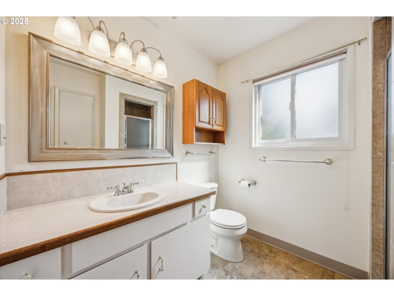 Bathroom, Attached