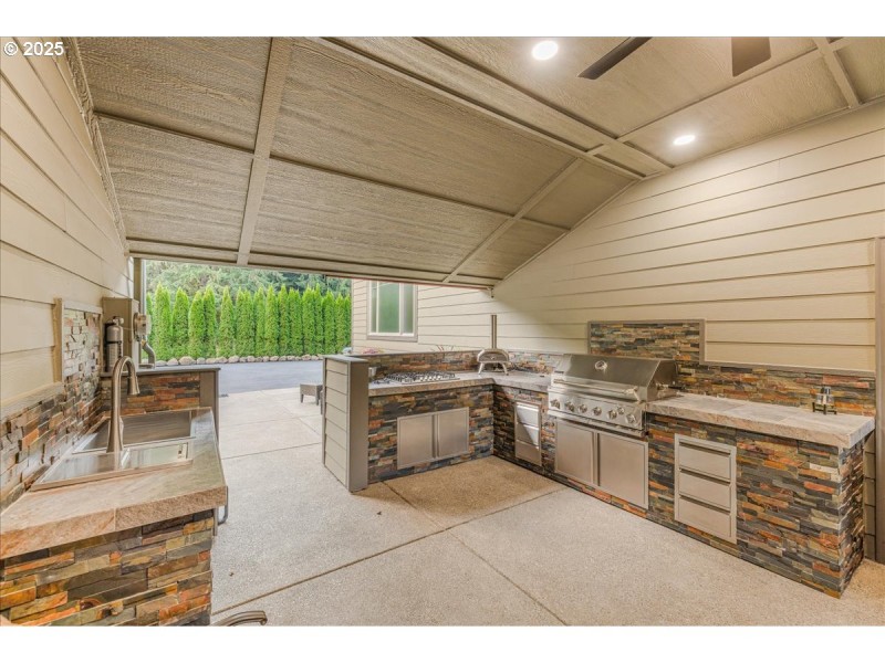 Kitchen/Outside