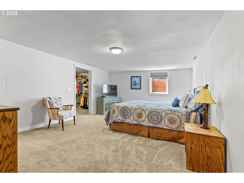 Bedroom, Primary