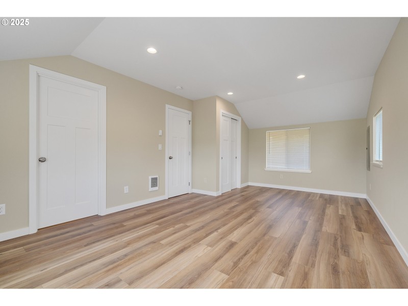 Bedroom, Primary