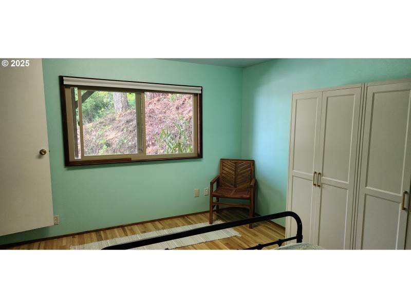 Bedroom, Primary