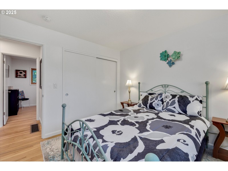 Bedroom, Primary