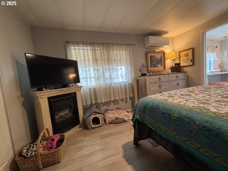 Bedroom, Primary