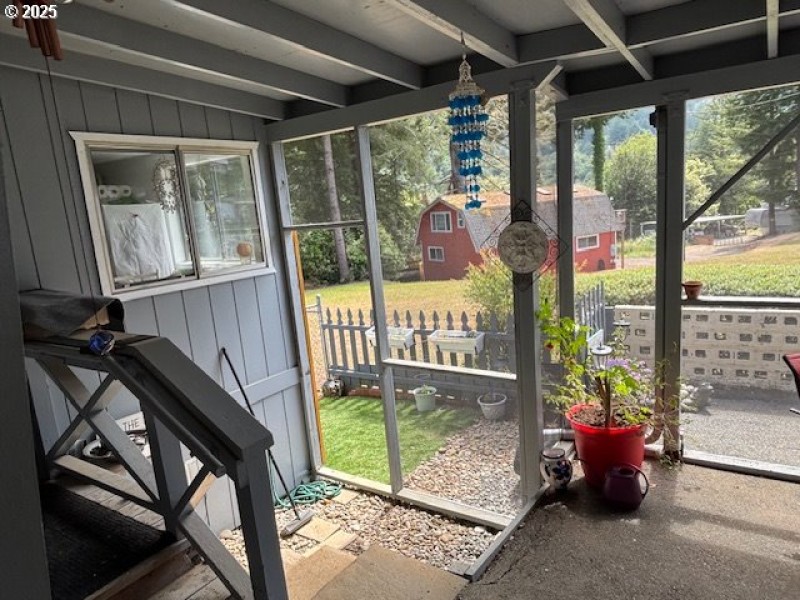 Porch, Screened in