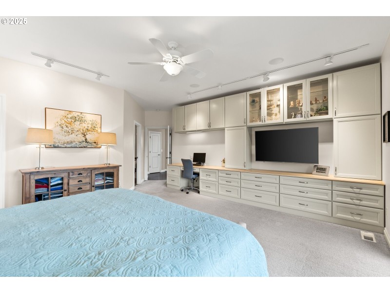 Bedroom, Primary