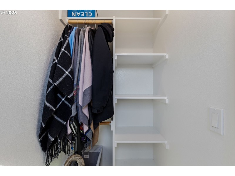 Bedroom, Primary