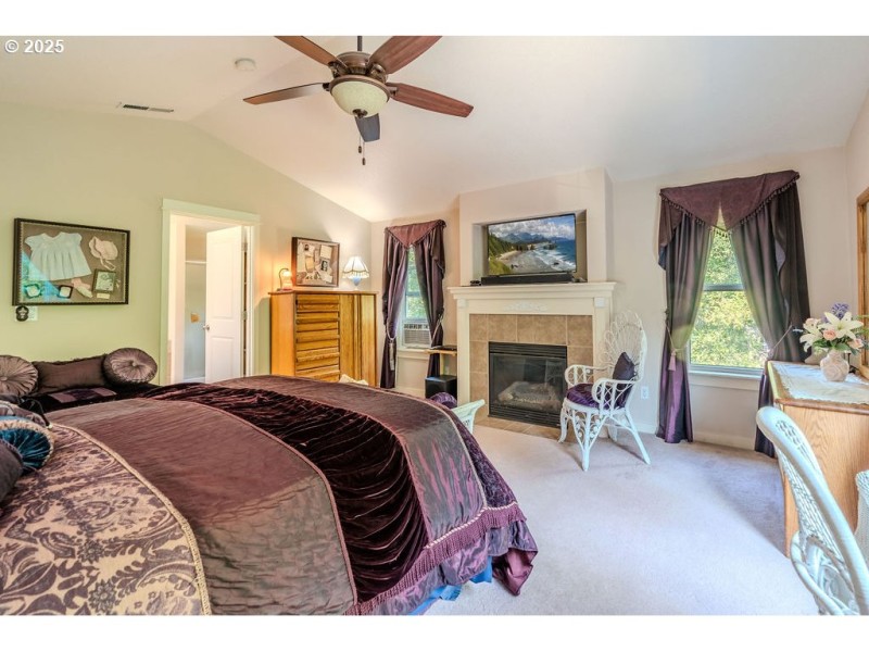 Bedroom, Primary