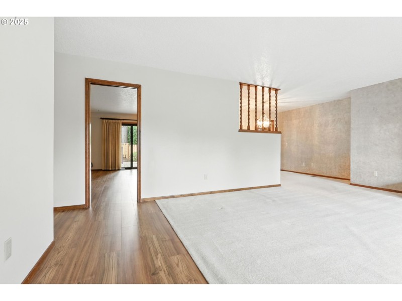 Living Room/Entrance