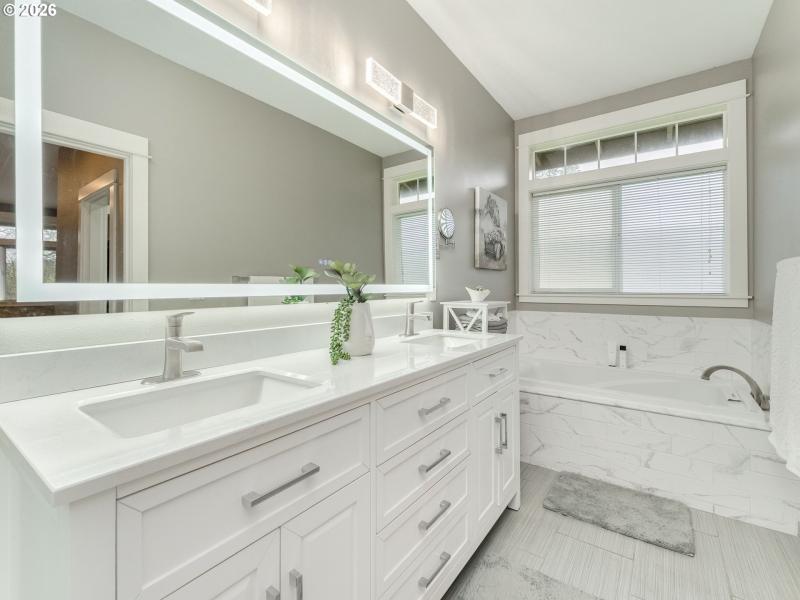 Owner's Suite Bathroom