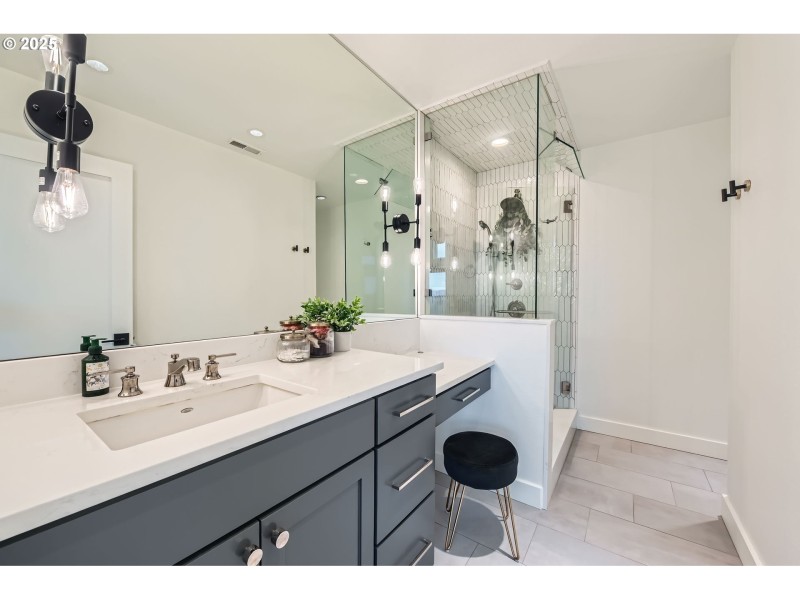 Bathroom, Attached