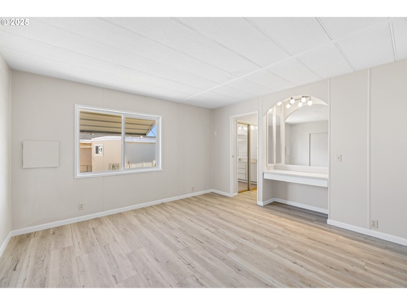 Bedroom, Primary