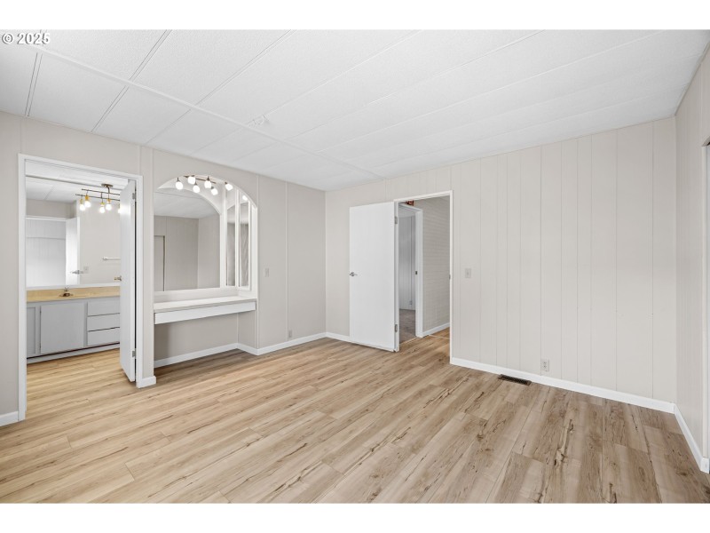 Bedroom, Primary