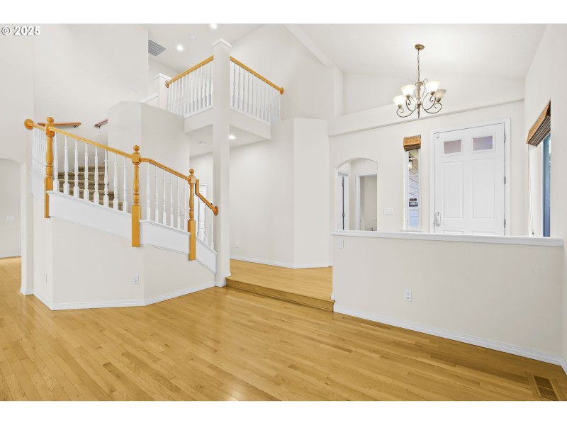 Living Room/Entrance