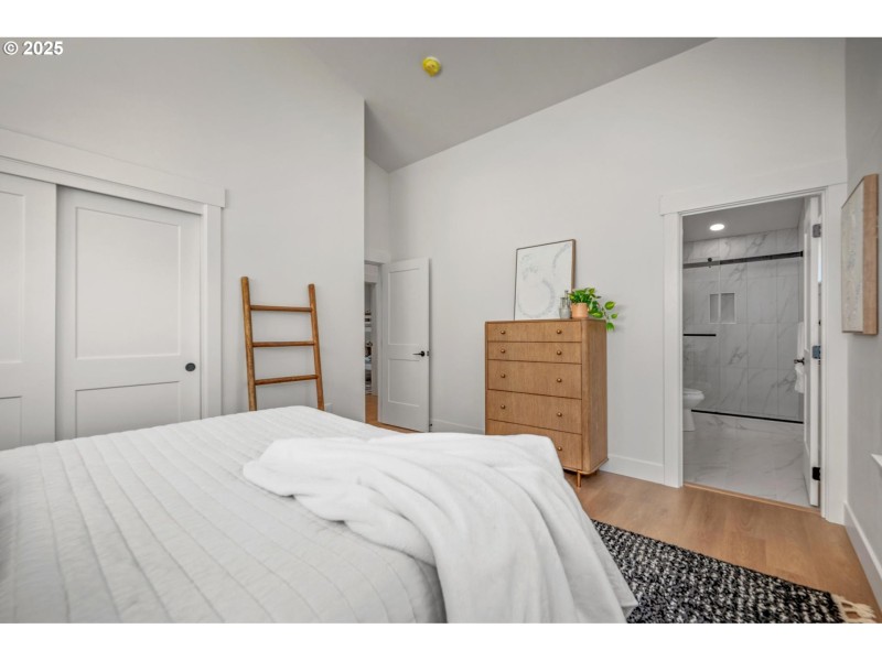 Bedroom, Primary